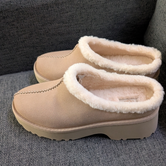 UGG New Heights Cozy Clog Driftwood Shoes - Women's - Picture 8 of 8
